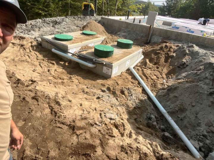 Une équipe certifiée pour installer les fosses septiques conformément aux normes